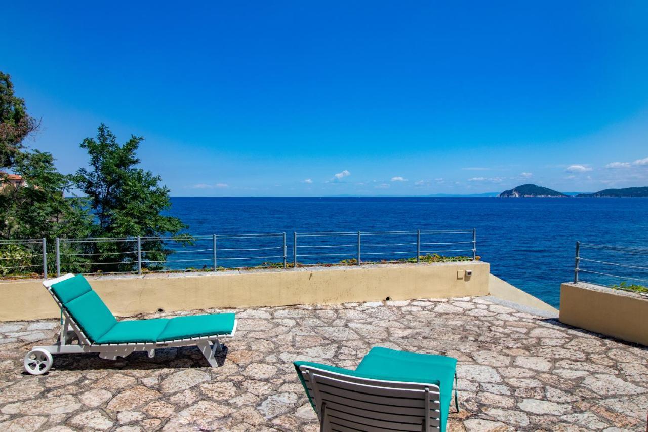 Villa Le Sprizze A Bordo Del Mare - Goelba Marciana Marina  Exterior foto
