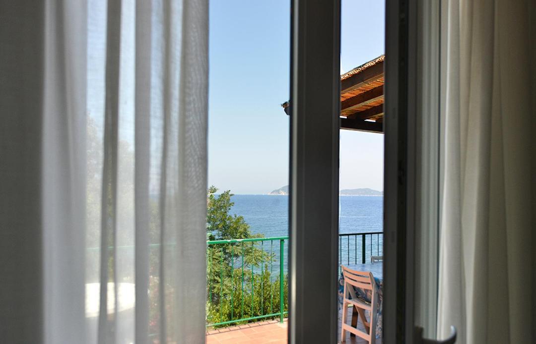 Villa Le Sprizze A Bordo Del Mare - Goelba Marciana Marina  Exterior foto