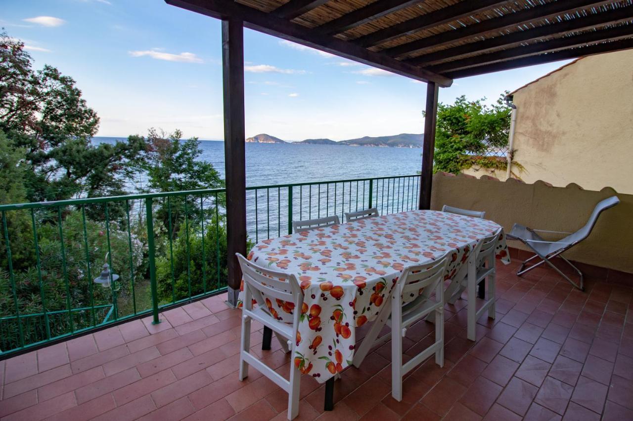 Villa Le Sprizze A Bordo Del Mare - Goelba Marciana Marina  Exterior foto